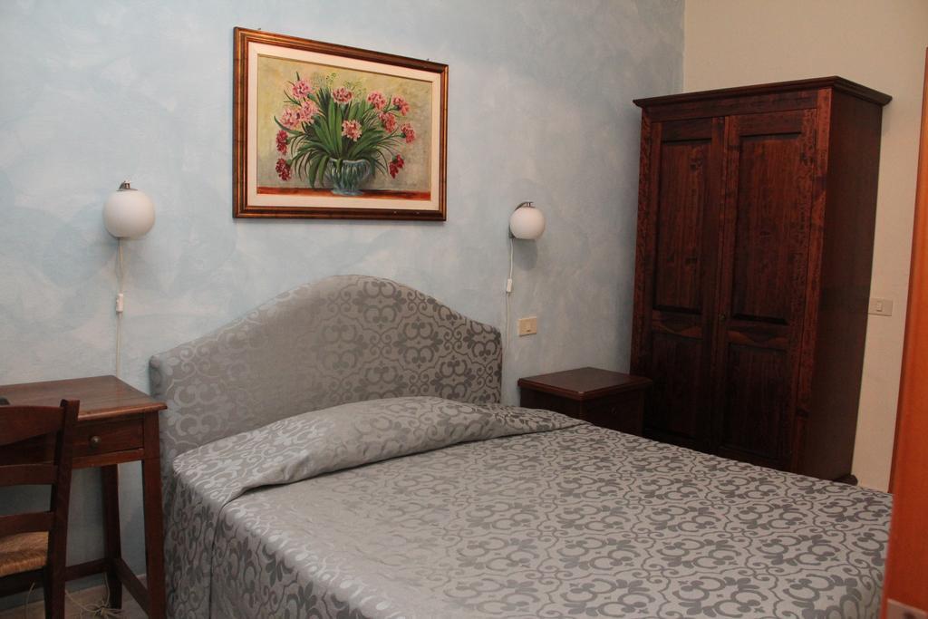 Gemini Camere E Suites Grosseto Oda fotoğraf